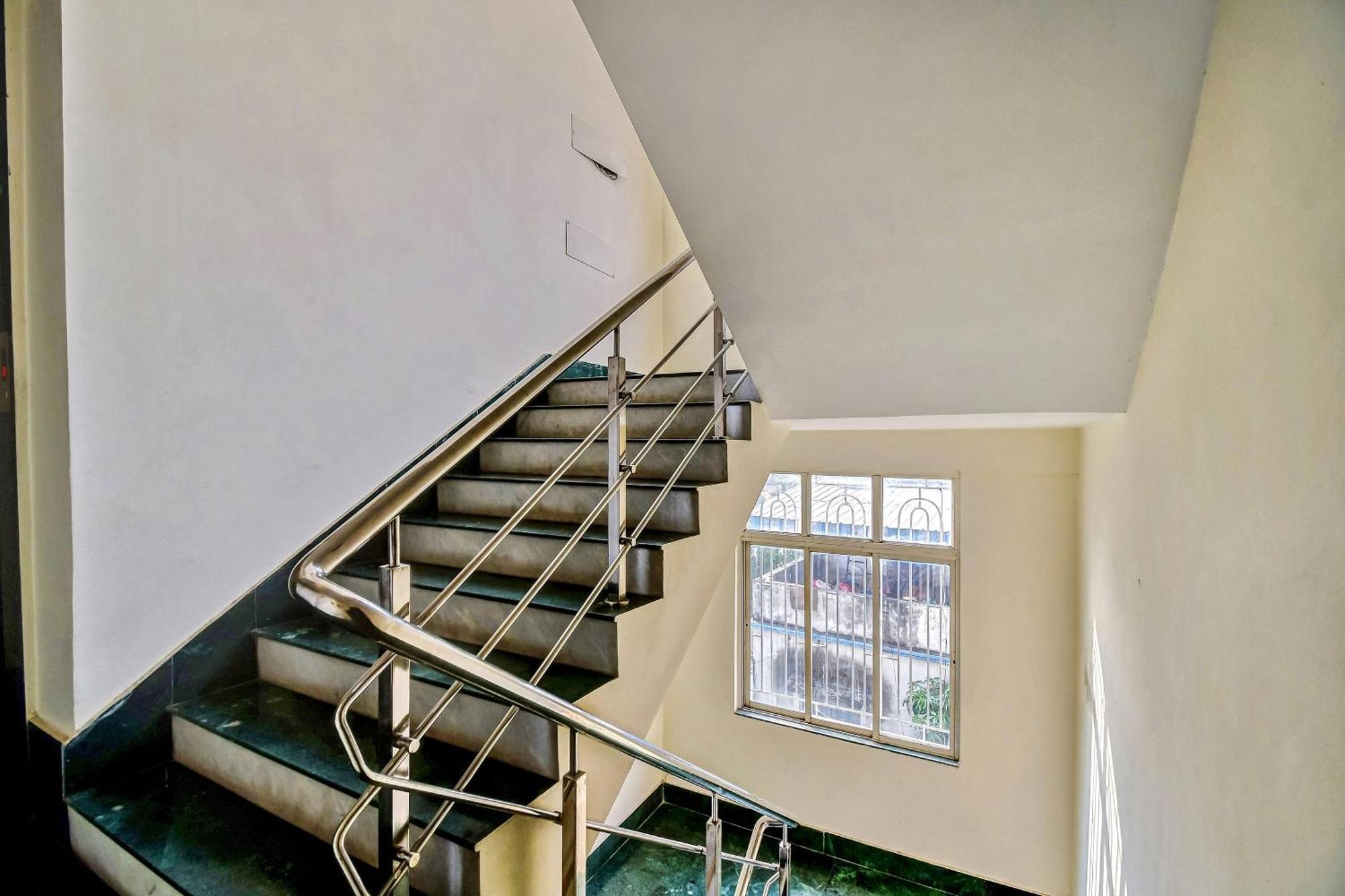 Capital O Kabita Guest House Near Acropolis Mall Calcutta Exteriör bild