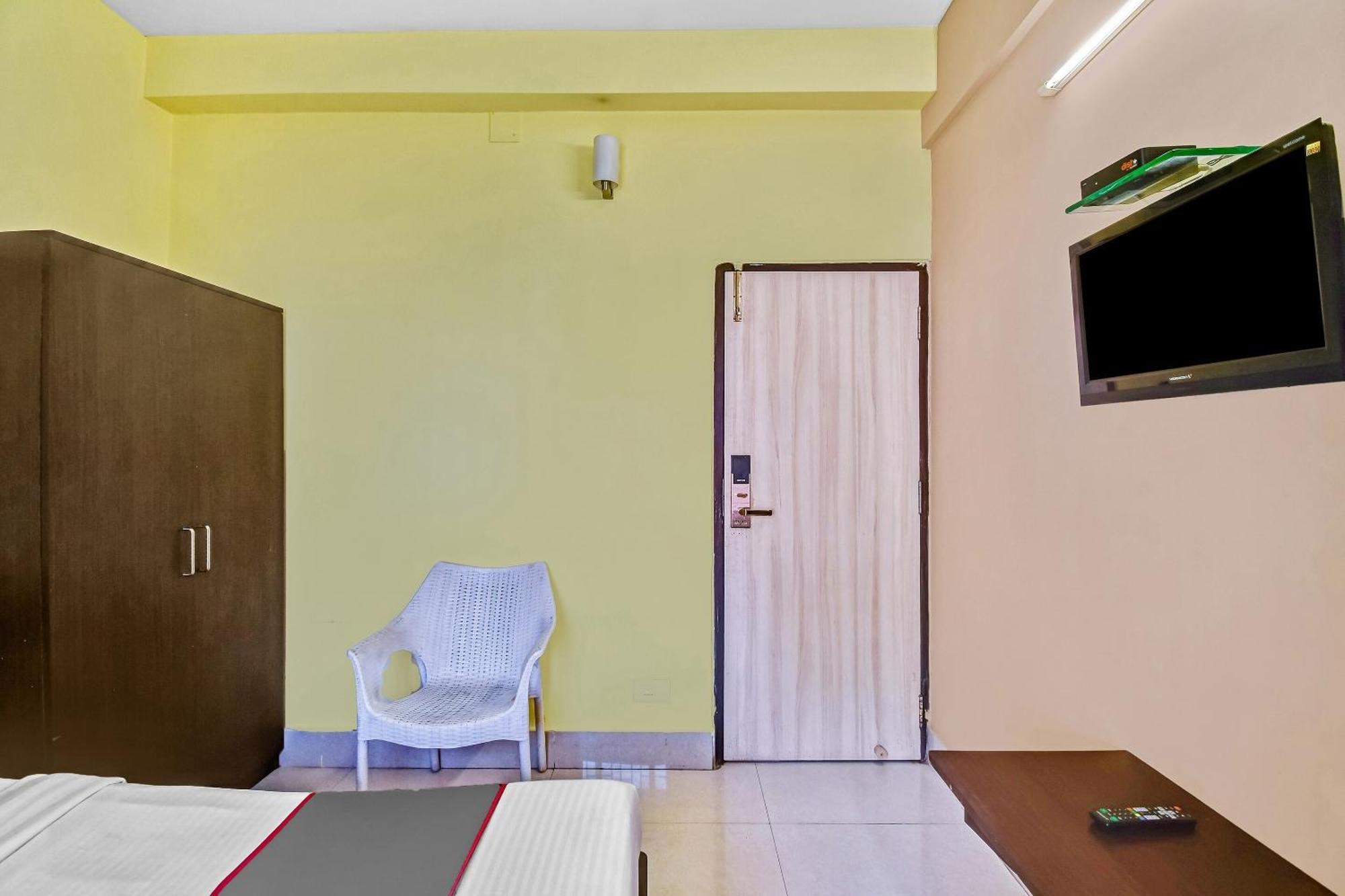 Capital O Kabita Guest House Near Acropolis Mall Calcutta Exteriör bild