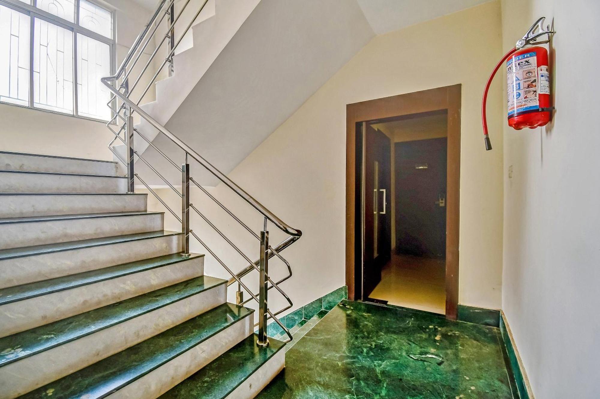 Capital O Kabita Guest House Near Acropolis Mall Calcutta Exteriör bild
