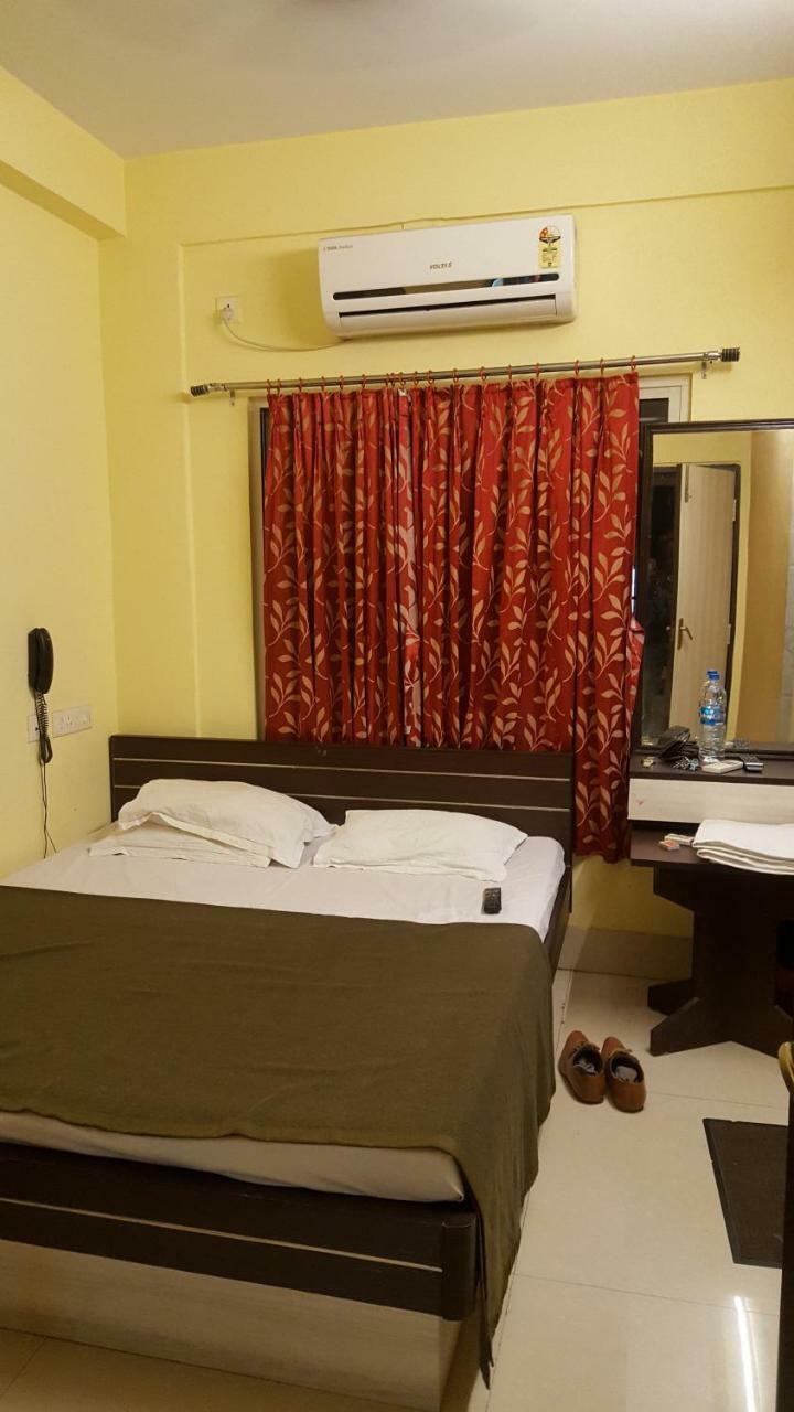 Capital O Kabita Guest House Near Acropolis Mall Calcutta Exteriör bild