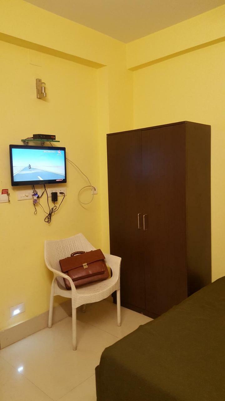 Capital O Kabita Guest House Near Acropolis Mall Calcutta Exteriör bild