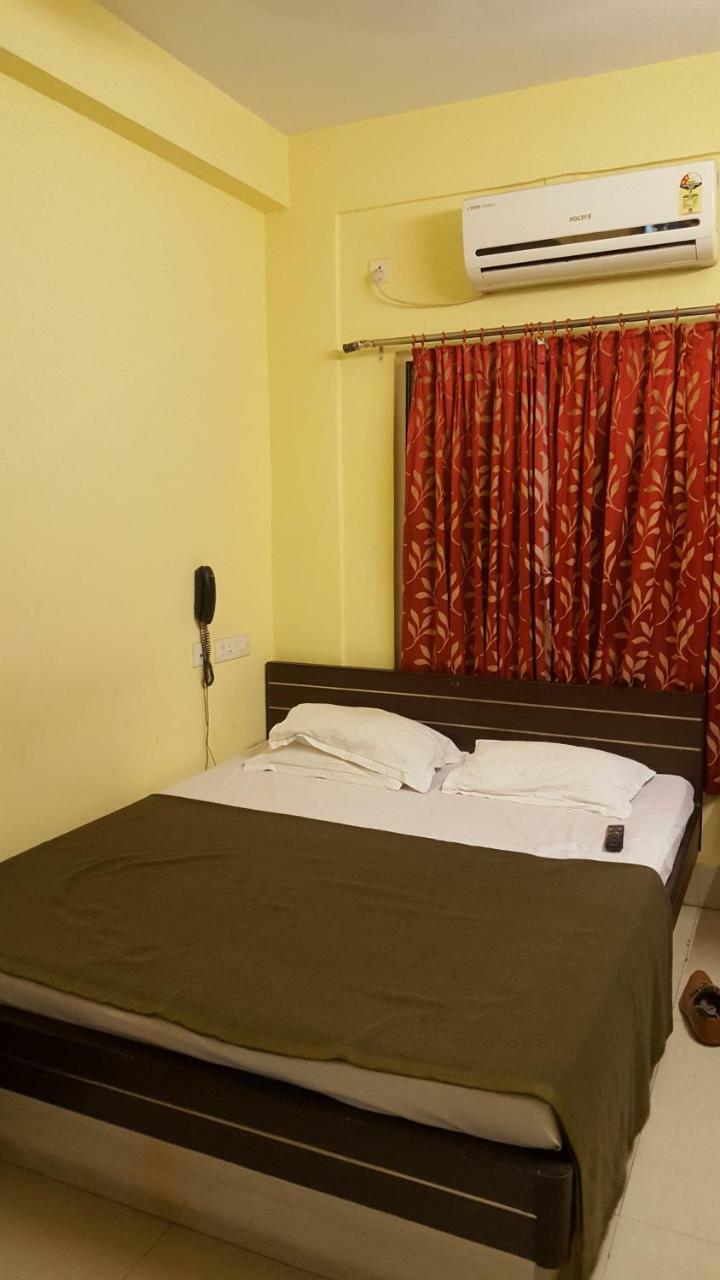 Capital O Kabita Guest House Near Acropolis Mall Calcutta Exteriör bild