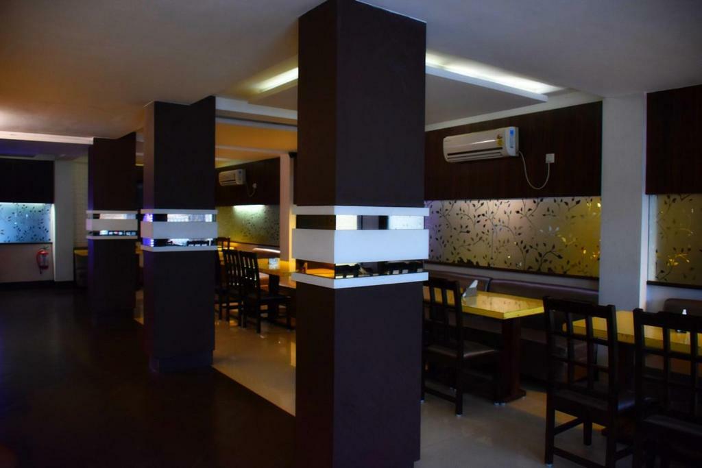 Capital O Kabita Guest House Near Acropolis Mall Calcutta Exteriör bild