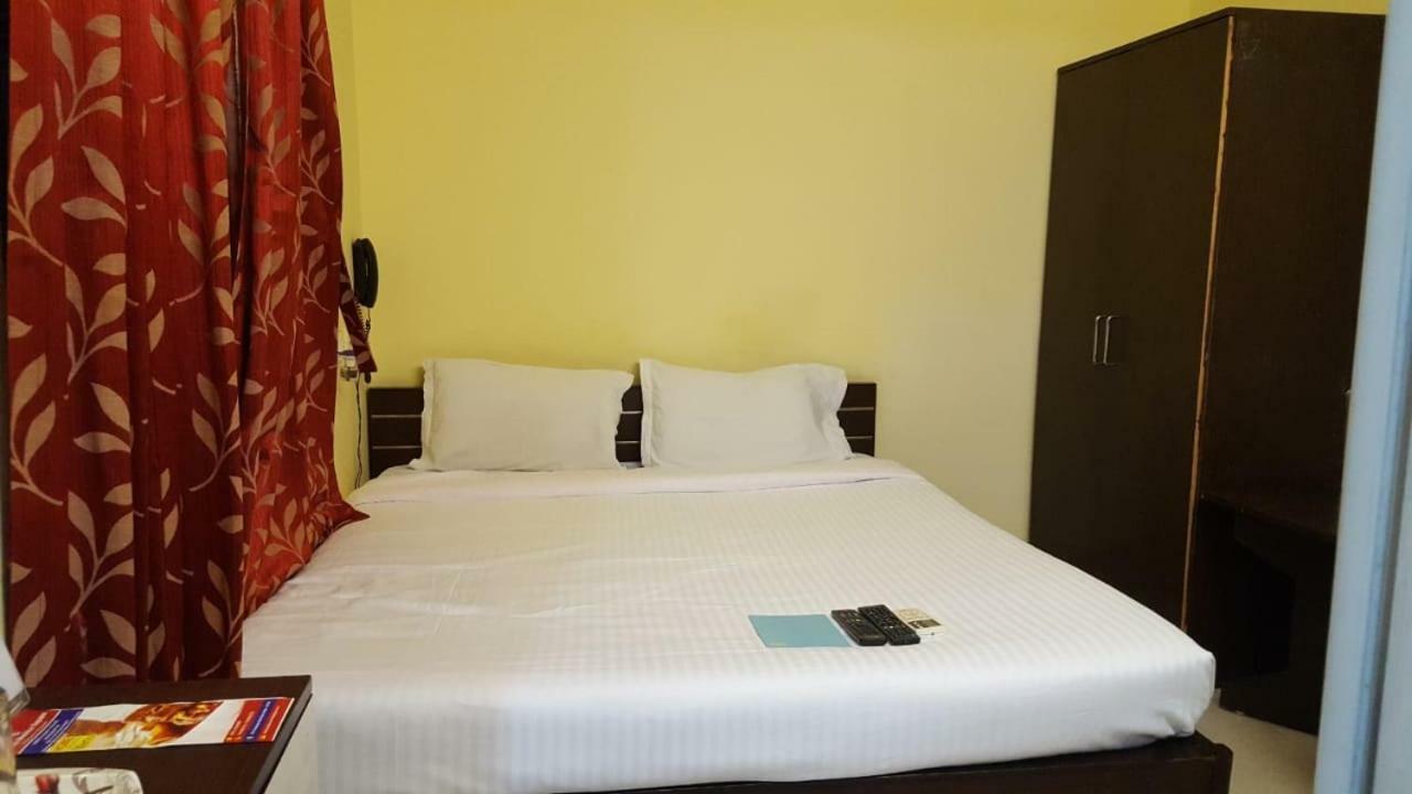 Capital O Kabita Guest House Near Acropolis Mall Calcutta Exteriör bild
